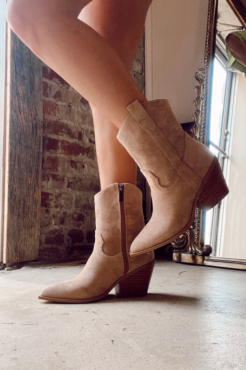 ROWDY BOOTS | CAMEL SUEDE