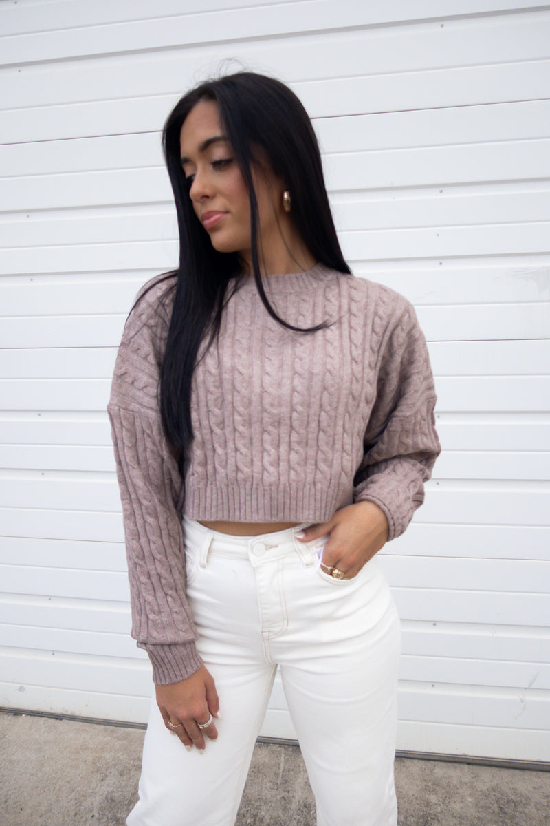 CROPPED CABLEKNIT SWEATER | MOCHA