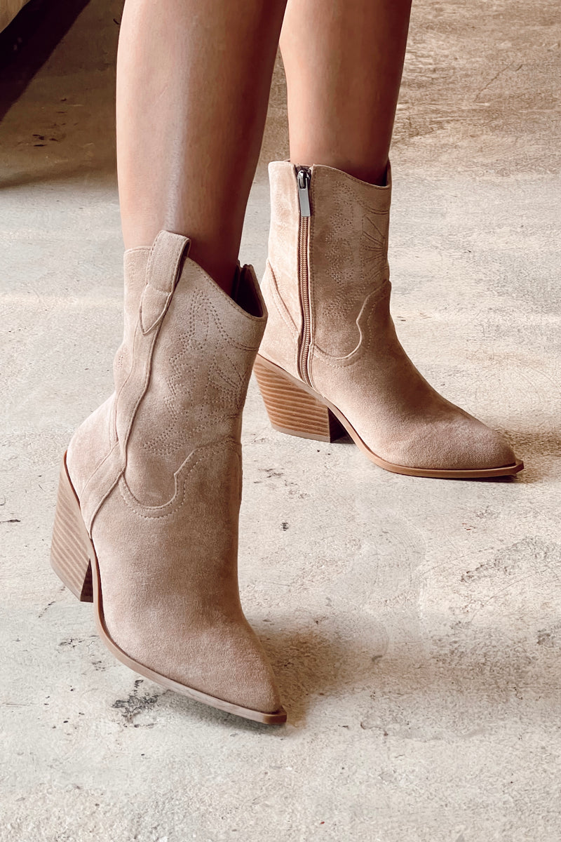 ROWDY BOOTS | CAMEL SUEDE