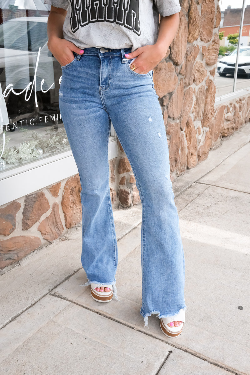 HIGH RISE DISTRESSED FLARES | LIGHT