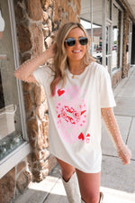 QUEEN OF HEARTS GRAPHIC TEE