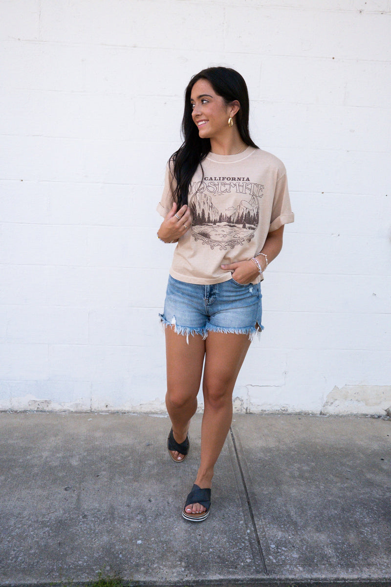 YOSEMITE FRAME GRAPHIC TEE