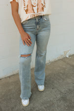 HIGH RISE DISTRESSED FLARE | LIGHT