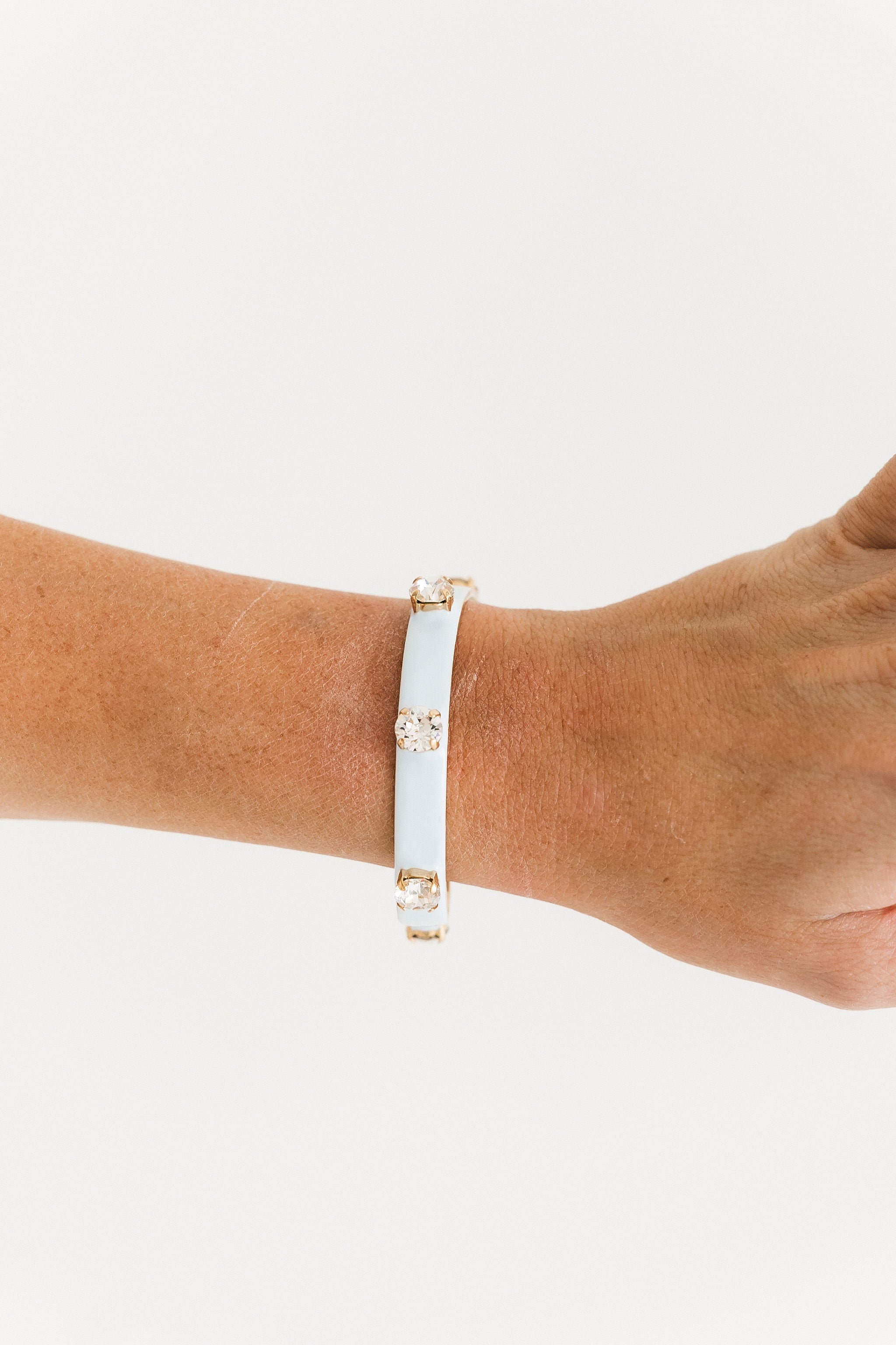 TOVA Kennedy Cuff in Fairy Dust Nimblu – detail view of blue shimmer crystal bracelet