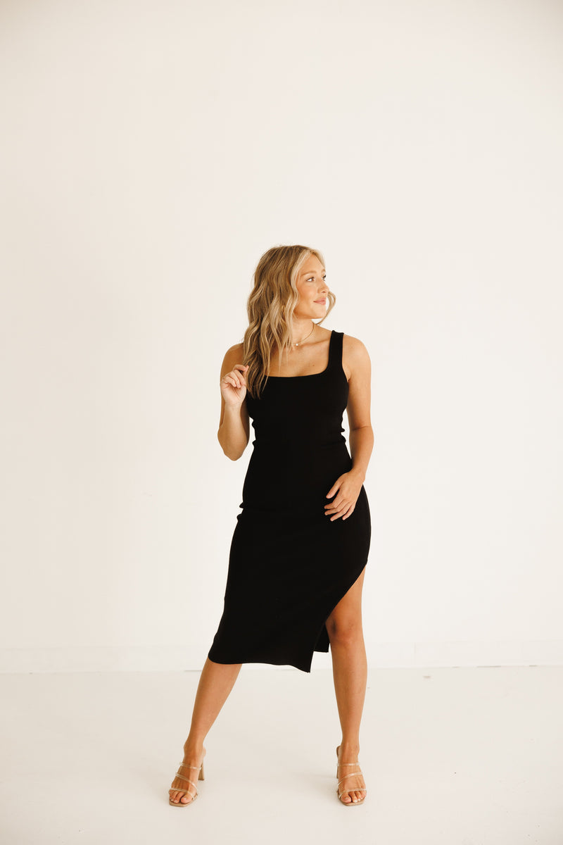 GOING OUT FITTED MIDI DRESS | BLACK